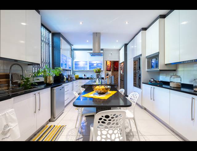 6 BEDROOM HOUSE FOR SALE IN FLAMWOOD